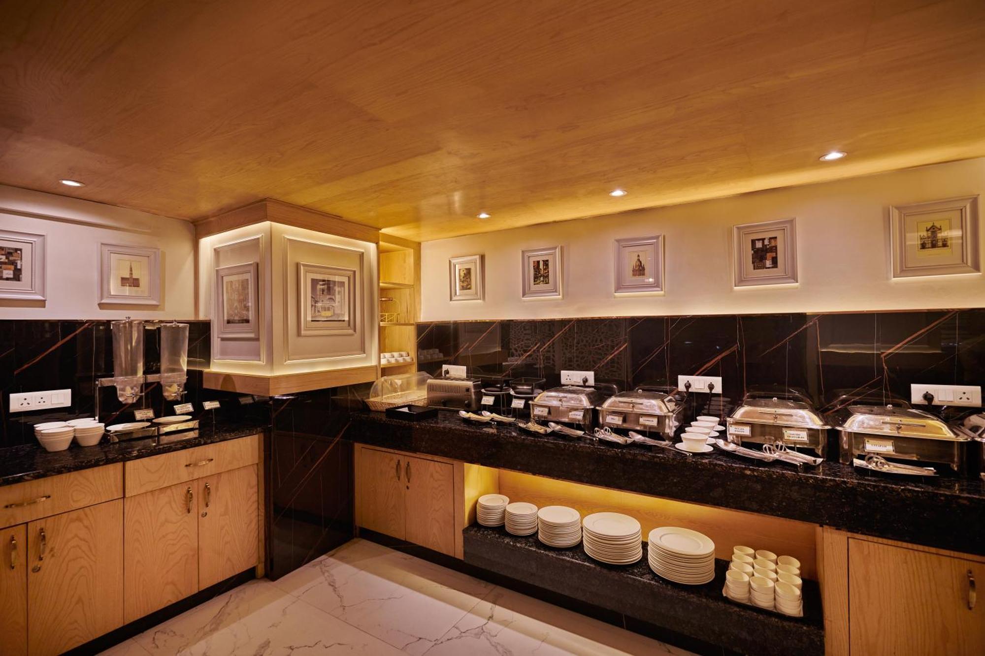 Deventure Sarovar Portico Patel Nagar New Delhi Ngoại thất bức ảnh